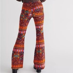Incredible Free People velvet cord pull-on bell bottoms crazy print so fun